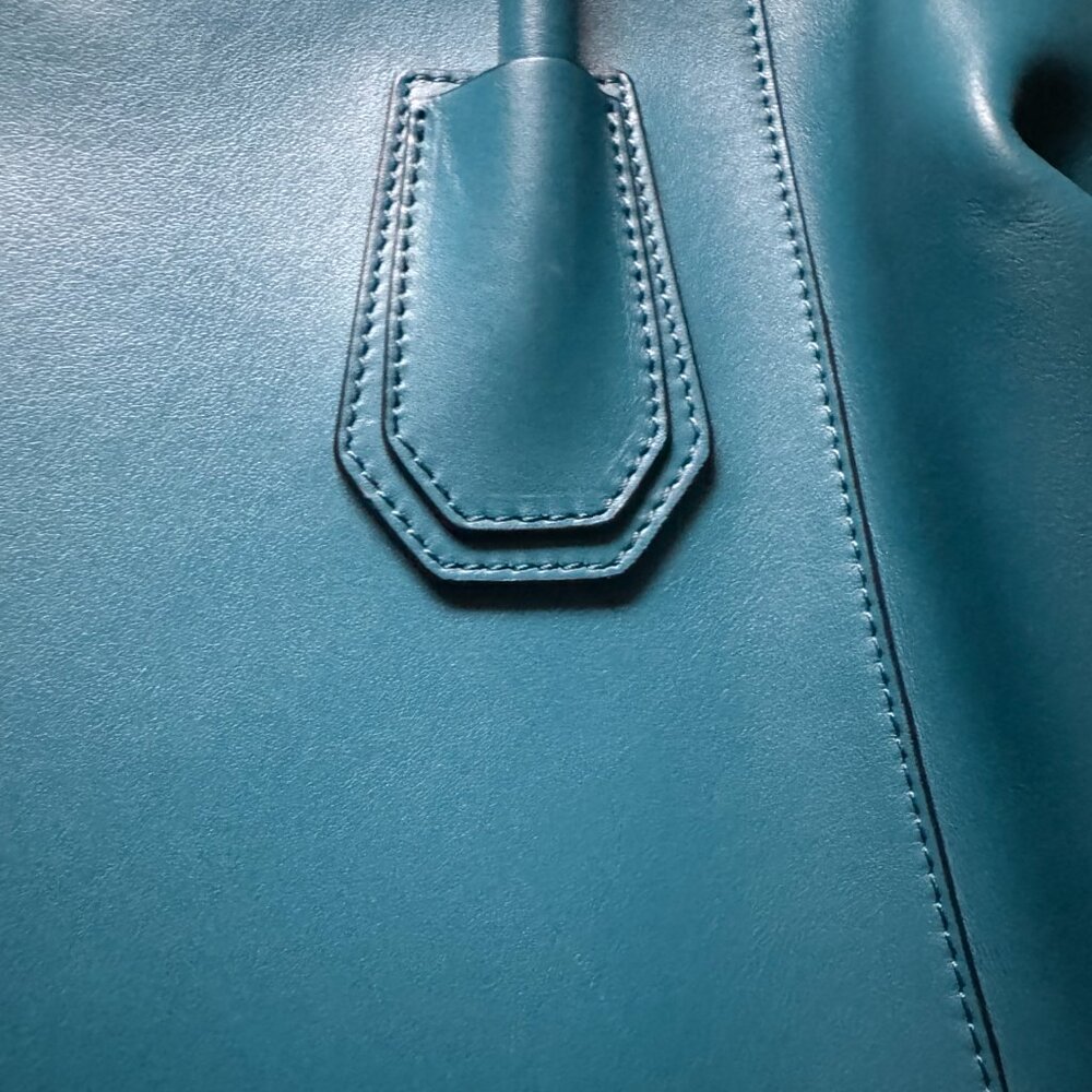 COPY - GIVENCHY Medium Soft Antigona in Petrol Blue. - Picture 11 of 17
